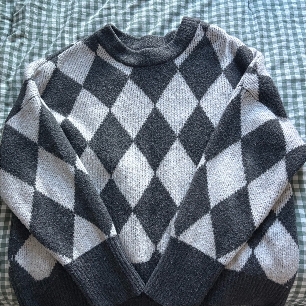 Abercrombie Gray/White Argyle Sweater